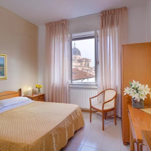 San Gabriele, hotel a Loreto