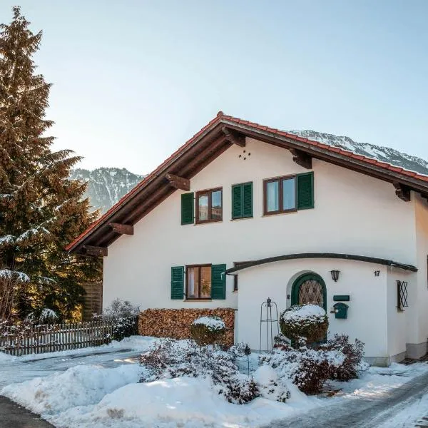 Ferienwohnung Carlina, hotel v destinaci Pfronten