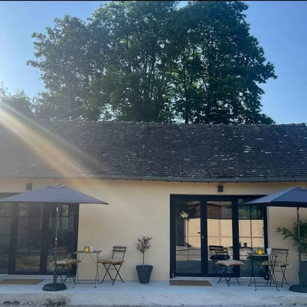 Chambre indépendante proche du Circuit des 24h et du Pôle Européen du Cheval – hotel w mieście Yvré-lʼÉvêque