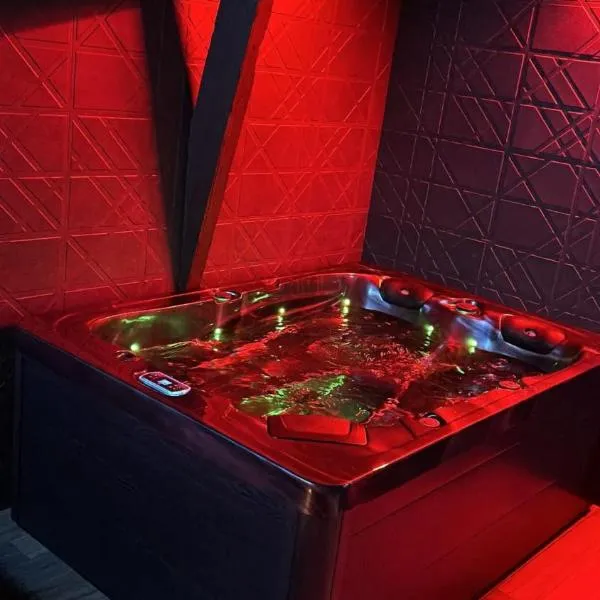 Love Room Spa - Sauna - Hammam, hotel v destinaci Domérat