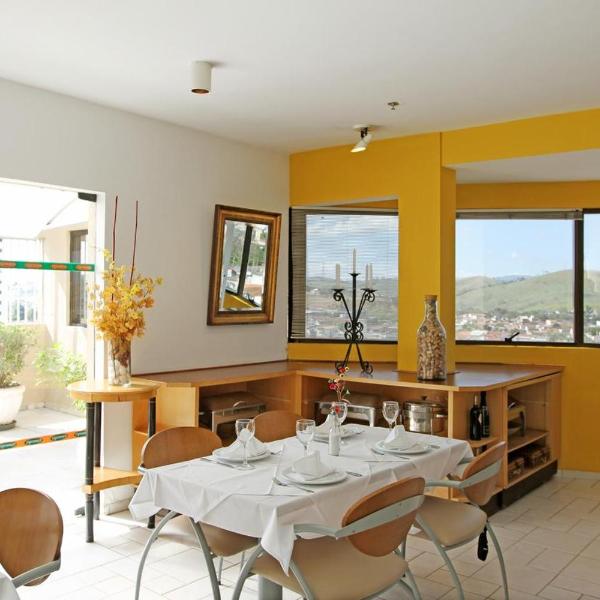 Apto para CASAL com bela VISTA, 2 camas de Solteiro, COZINHA COMPLETA, PISCINA, SAUNA, PORTARIA 24h e GARAGEM - Foto 5