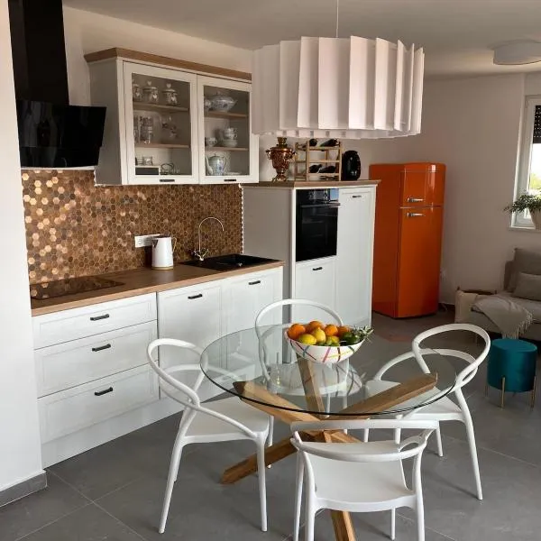 Clear Water Apartment - Seaside, hotel in Mandre