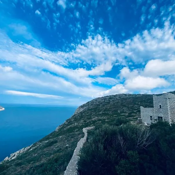 Taenarioum antico, hotel v destinaci Páliros
