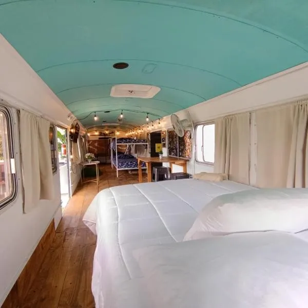 Dreamcatcher House Bus Experience 2, hotel v destinaci Sarchí