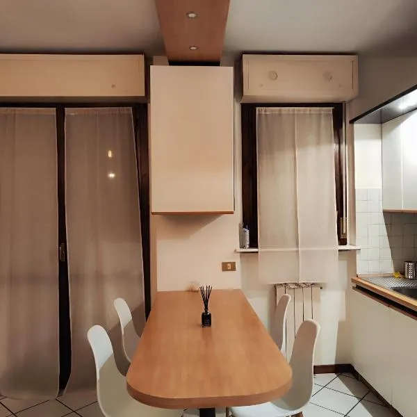 BG Airport Apartment Milhouse, hotel v destinaci Azzano San Paolo