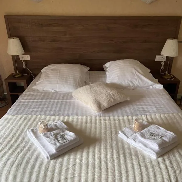 Hôtel du Commerce, hotel v destinaci Semur-en-Auxois