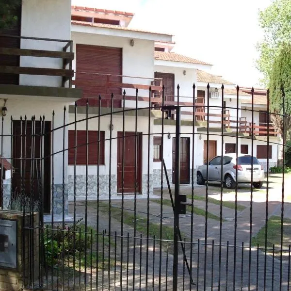 Duplex familiar 3 ambientes, Hotel in San Bernardo