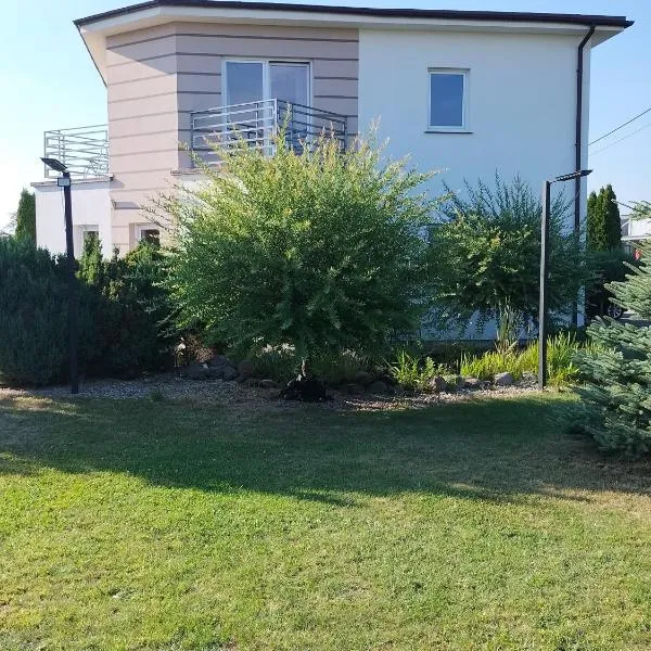Dom za Tujami, hotel v destinaci Strykowo