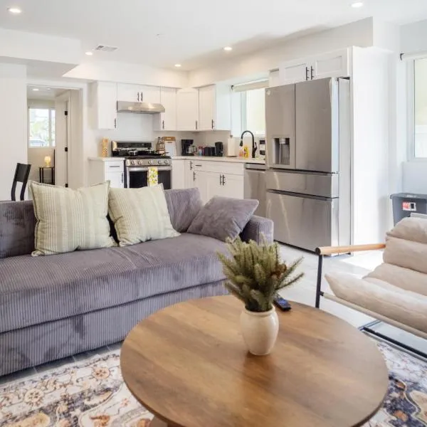 Cozy LA Retreat Near USC Steps to Koreatown & Downtown, hotel v Los Angeles