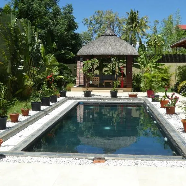 VILLA LE DAUPHIN DU LAGON BLEU - PEREYBERE - GRAND BAIE, hotel in Grand-Baie