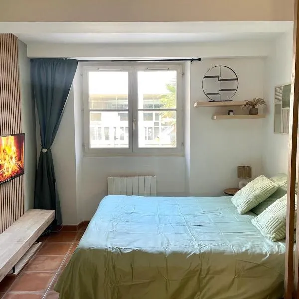 Charmant studio Vieux-Toulon, hotel v destinaci Toulon