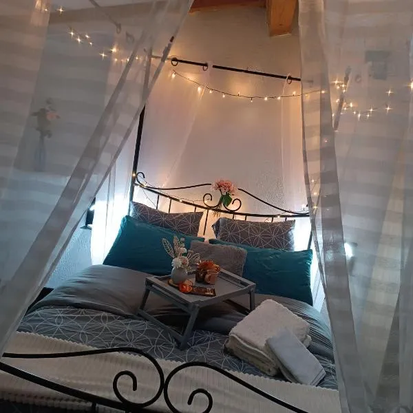 Jolie maison de village, hotel in Capendu