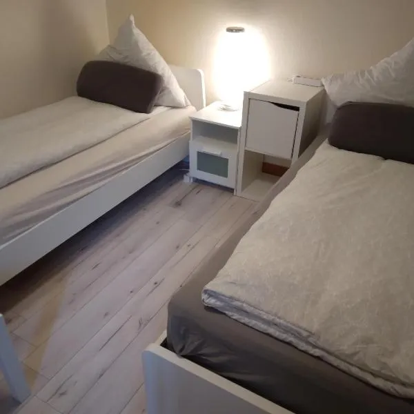 Monteurzimmer Lützow, hotel v destinaci Lübeck