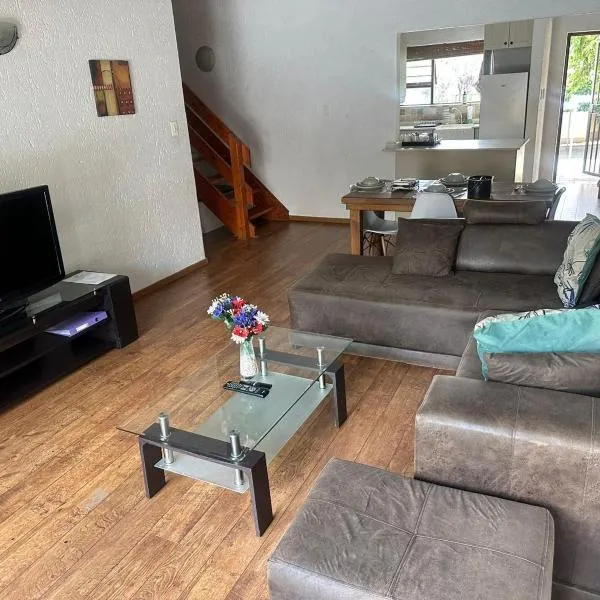 Paulshof Guesthouse - Monchique, hotel in Sandown