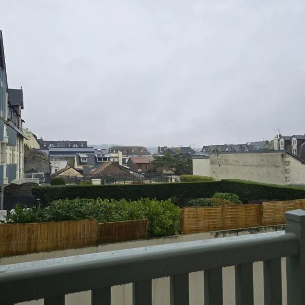 Studio spacieux villa Morny, hotel v destinaci Deauville