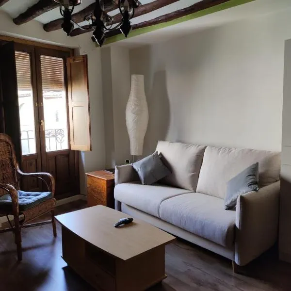 Casa Pilar situada en la capital del Somontano, hotel in Barbastro
