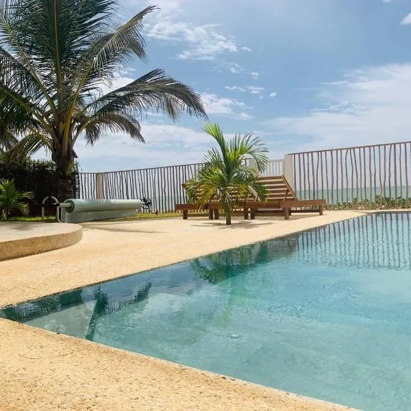 Villa pied dans l eau 5 chambres, hotel in Saly Portudal