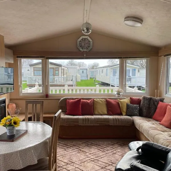 Cosy 3 Bedroom Caravan, South Cerney, hotel v destinaci South Cerney