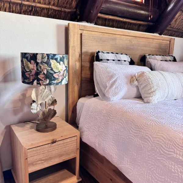 The loft farmhouse in Roodeplaat area, hotel in Wallmannstal