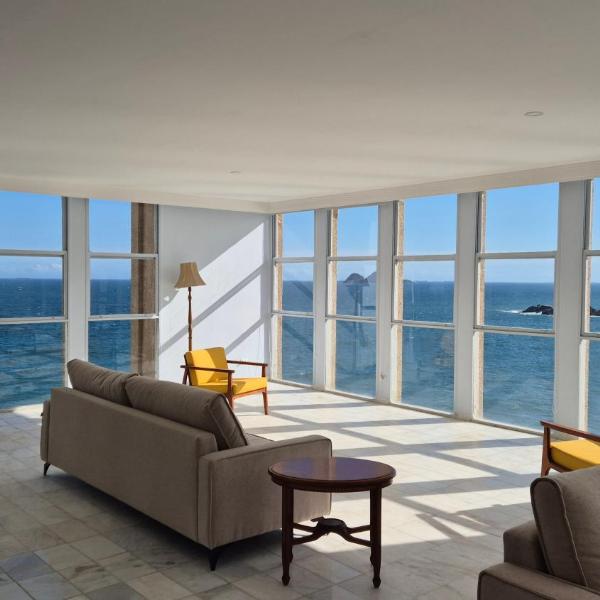 Grande apartamento Guarujá frente e junto ao mar!