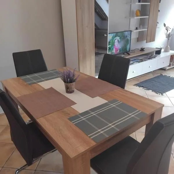 Kincs apartman, hotel in Győr