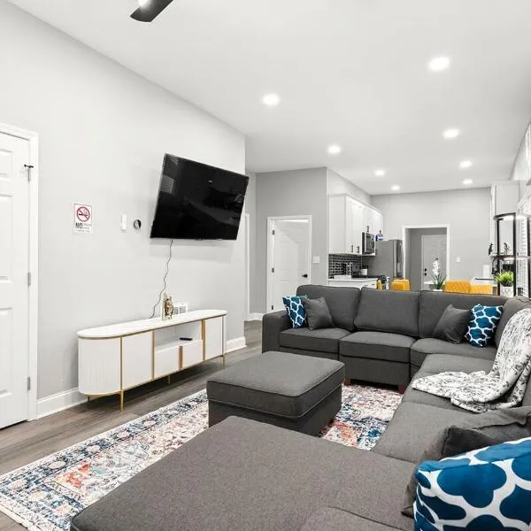 Atlanta Modern Escape Prime Location & Spacious Living sleeps 14, hotel u Atlanti