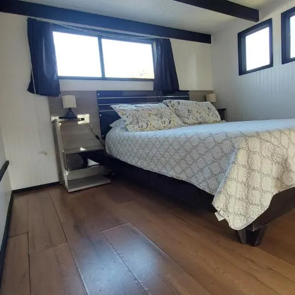 Loft a pasos del centro con estacionamiento、ロス・アンヘレスのホテル