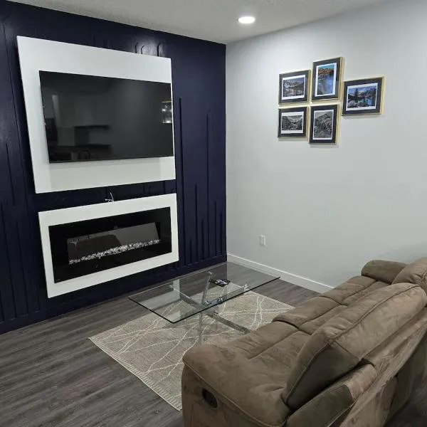 Deluxe Suite-2 Bedrooms with Full Kitchen, hotel in Edmonton
