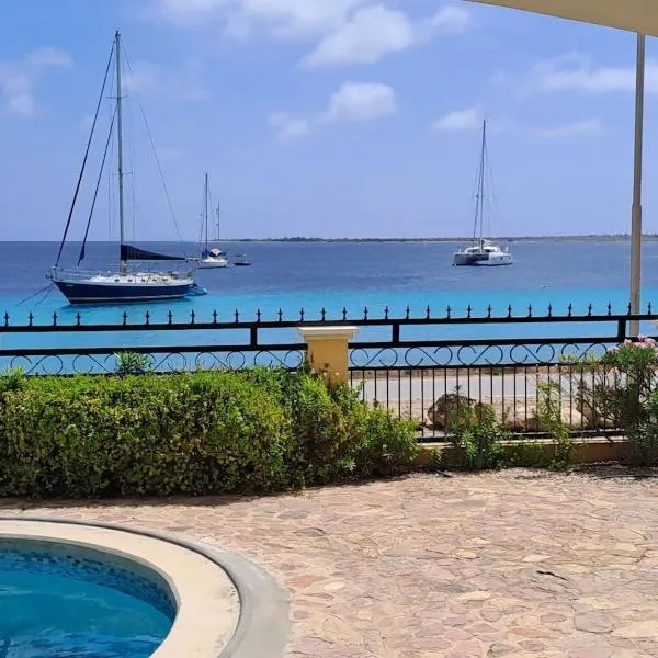 Luxury Oceanfront Elegancia, hotel sa Kralendijk