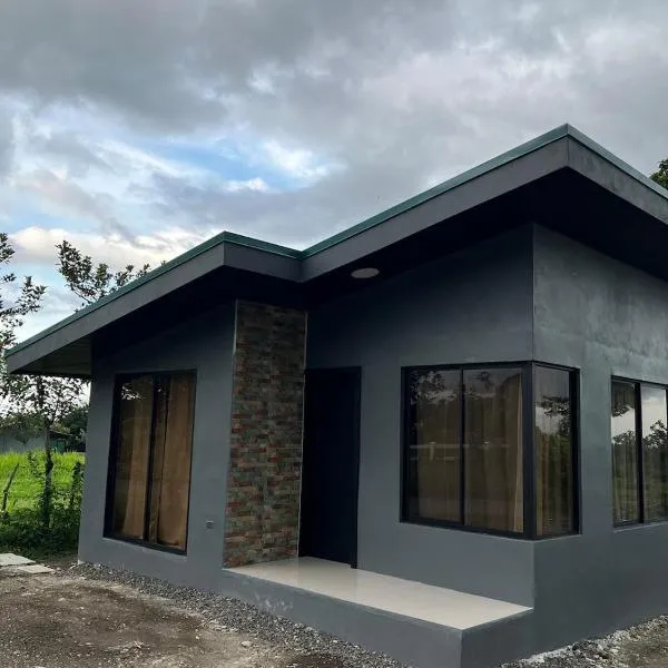 Epic Arenal View House, hotel in Fortuna