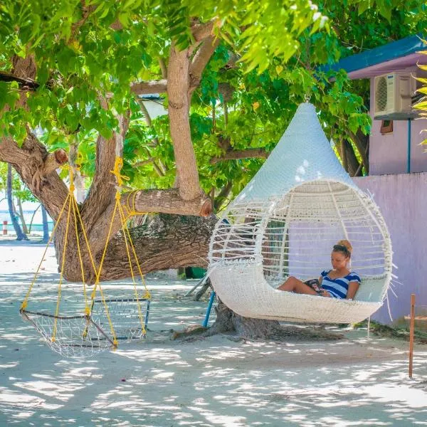 Jail Break Surf Inn, hotell i Himmafushi