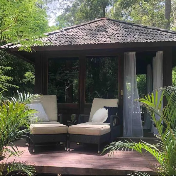 Earthly Retreat - Private Noosa Hinterland Getaway, hotel v destinaci Doonan