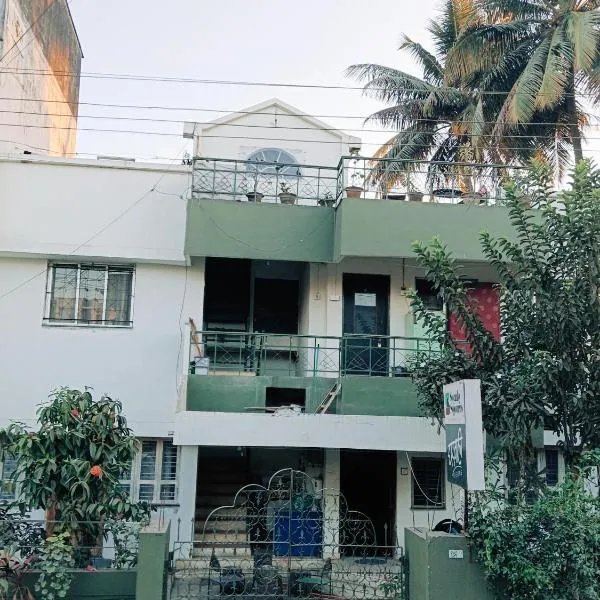 Cherry on the top Homestay With AC bedroom, hotel v destinaci Kolhápur