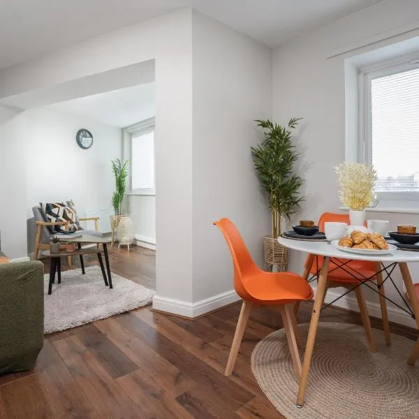 Cozy Waterfront Apartment - Free Parking & Wi-Fi, hotel in Preston
