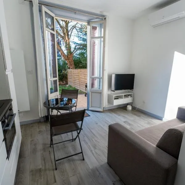 Studio cosy avec jardin privatif proche transport – hotel w mieście Vénissieux