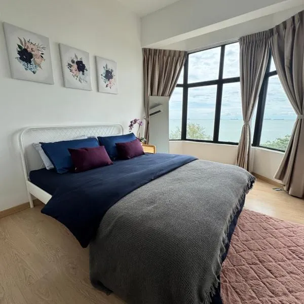 2BR Apartment - Beachfront - Corner Unit - Netflix - Unifi 300mbps - Mutiara Melaka Pantai Puteri, hotel in Melaka