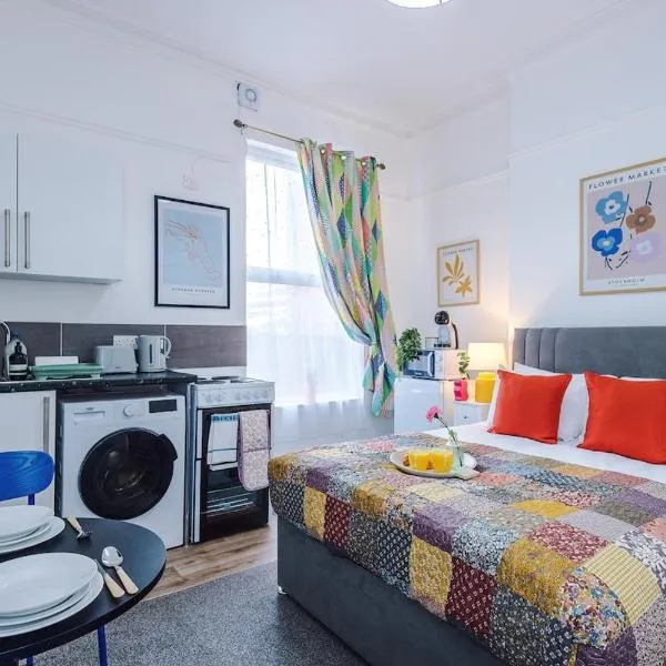 Jephsons Lodge Studio 2 - Town Centre Gem, Free Parking, hotel in Leamington Spa