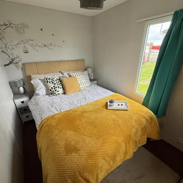Pet Friendly Breaks at Golden Palm, Skegness, hotel di Chapel Saint Leonards