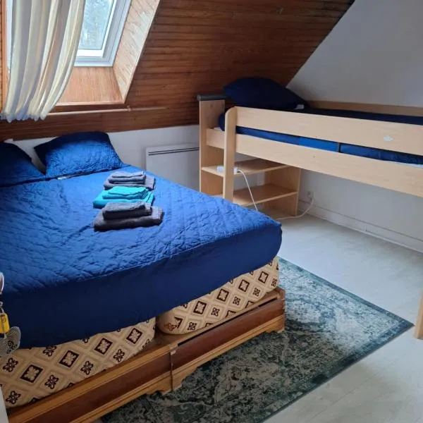 Le Gîte Des Korrigans, hotel in La Feuillée