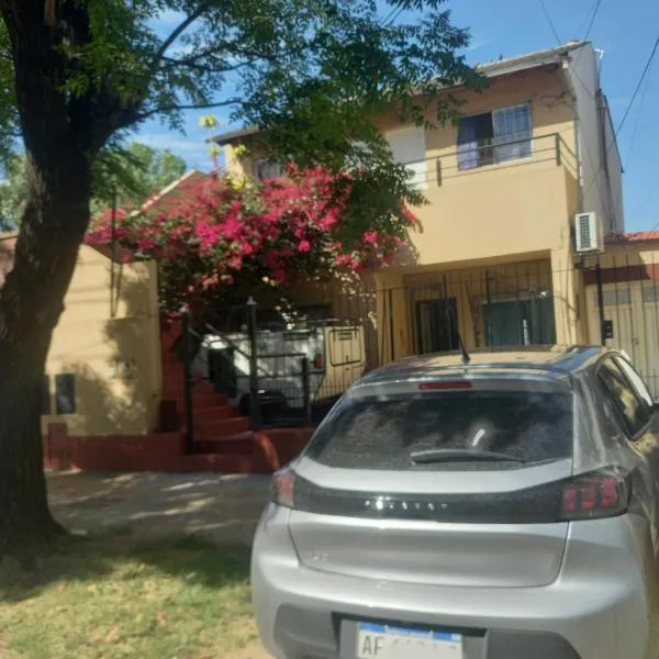 Alojamiento temporario 2, hotel in Lanús