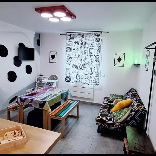 15' de Disney maison à thème avec SALLE DE JEUX privée 6 couchages 2 wc, hotel in Voulangis