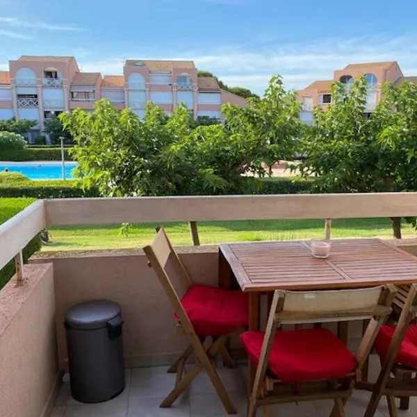 Joli studio mer balcon piscine parking privé, hotel v destinácii Palavas-les-Flots
