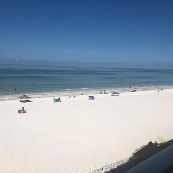 Sea Oats 401 - Beautiful 2 Bed 2 Bath Ocean Front Corner Unit - Prime Location!, khách sạn ở St Pete Beach