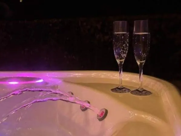 Zen Retreat met jacuzzi, hotel v destinaci Grez-Doiceau