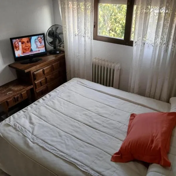 Room in Guest room - Cuarto Privado Doble en Toledo, hotel v destinaci Toledo