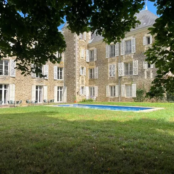 Château de La Grange, hotel em Celle-Lévescault
