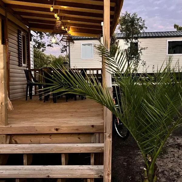 On est trop bien ici – hotel w mieście Lège-Cap-Ferret