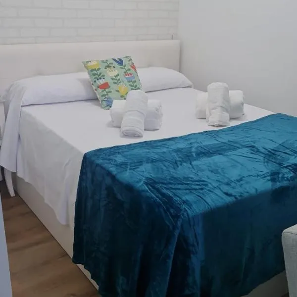 APARTAMENTO PLAYA PORTONOVo una habitación Sanxenxo, hotel di Portonovo