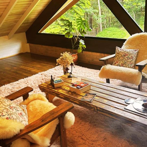 CHALÉ HORTÊNSIA Lindo chalé NO CAMPO com roupas de cama e banho impecáveis, Wi-Fi StarLink de alta velocidade, cozinha equipada, estacionamento privativo, decks, jardins, lareiras, conforto, privacidade e belíssimas paisagens - Foto 4