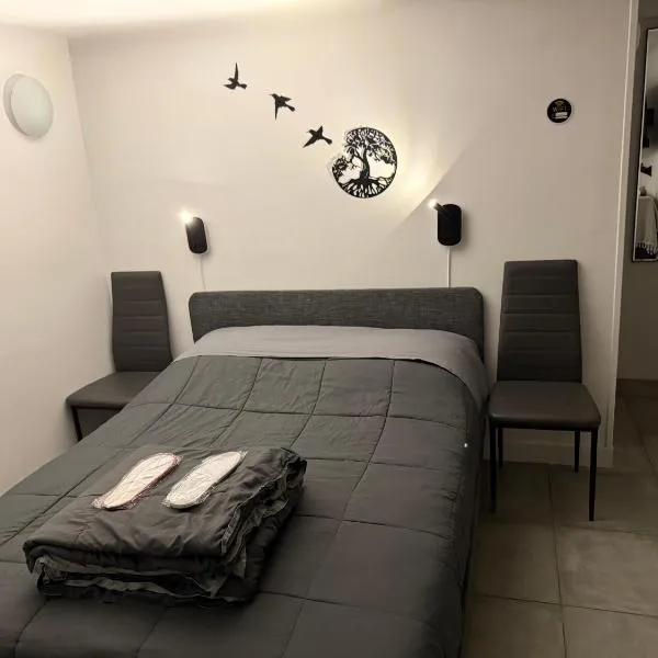 Chez Pascal et Louna au calme avec Jacuzzi ! Proche PARIS et RER B et CDG AÉROPORT, hotel v destinaci Sevran